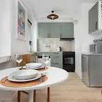 Cosy In Center With Desk For Remote Work By Renters Gdynia