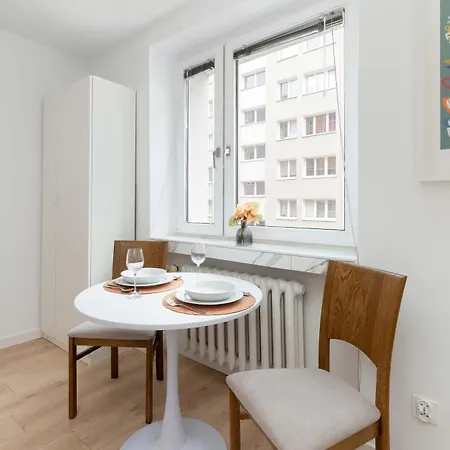 Lägenhet Cosy In Center With Desk For Remote Work By Renters