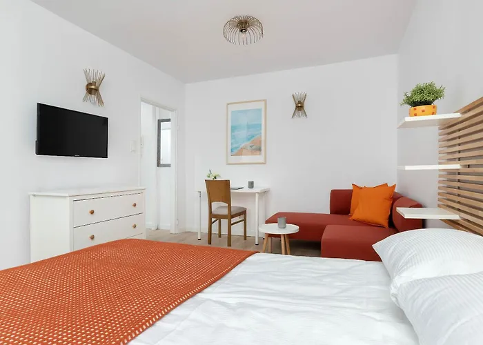 Cosy In Center With Desk For Remote Work By Renters