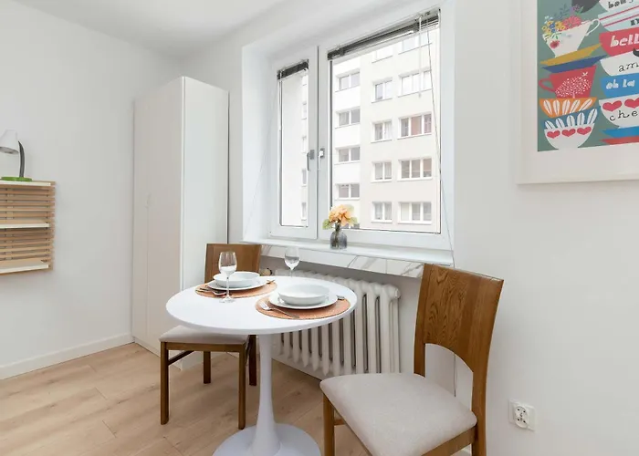 Lägenhet Cosy In Center With Desk For Remote Work By Renters